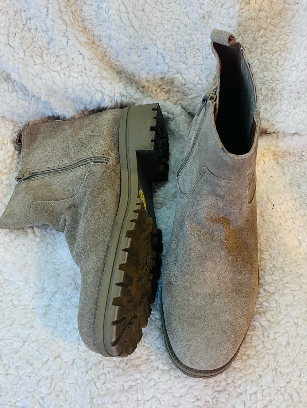 Lucky Brand Hazyl Chelsea Lug Boots Women’s 9 Suede Leather Tan Beige Booties